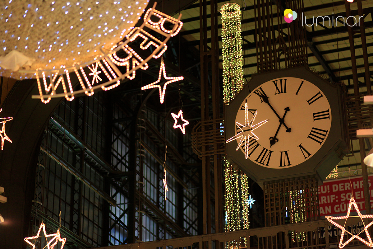 Weihnachtsbeleuchtung der Firma Luminar am Hauptbahnhof Hamburg